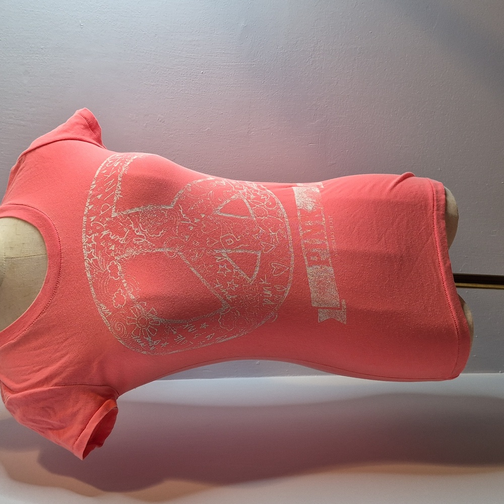 Pink t shirt color coral size extra small